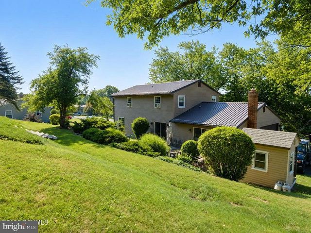 10 MEADOWBROOK DR, Selinsgrove, PA 17870