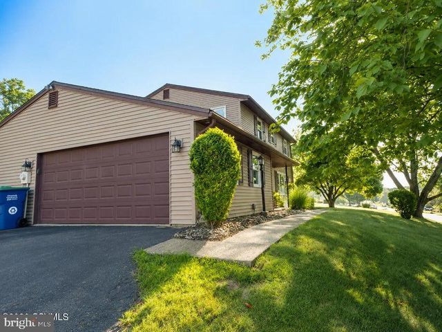 10 MEADOWBROOK DR, Selinsgrove, PA 17870