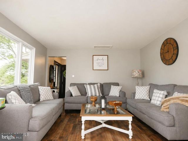 10 MEADOWBROOK DR, Selinsgrove, PA 17870