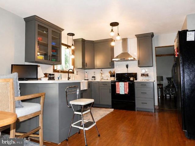 10 MEADOWBROOK DR, Selinsgrove, PA 17870