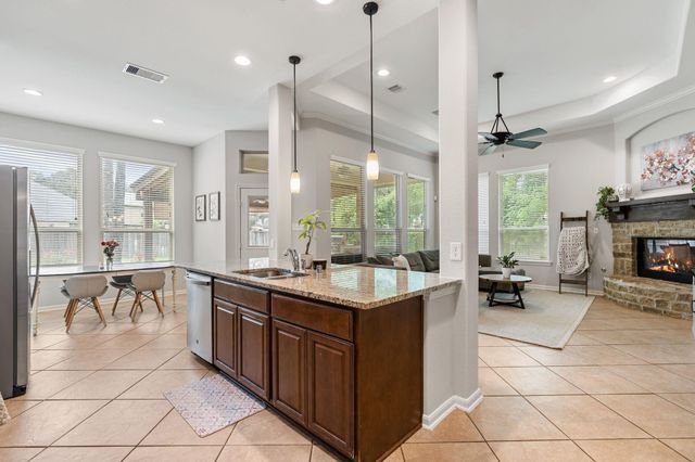 35 Nagshead Place, Spring, TX 77389