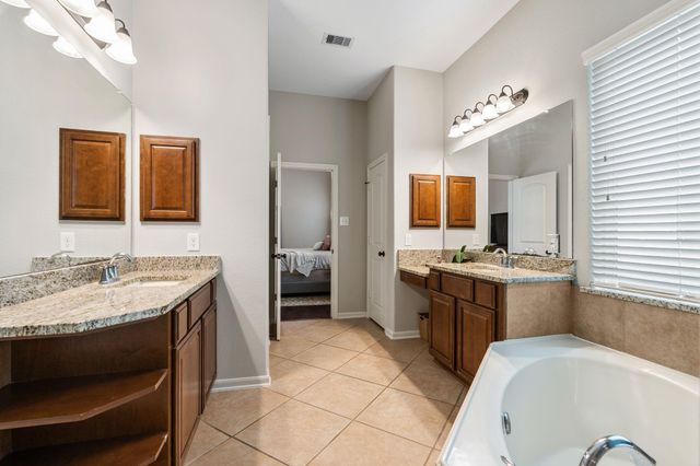 35 Nagshead Place, Spring, TX 77389