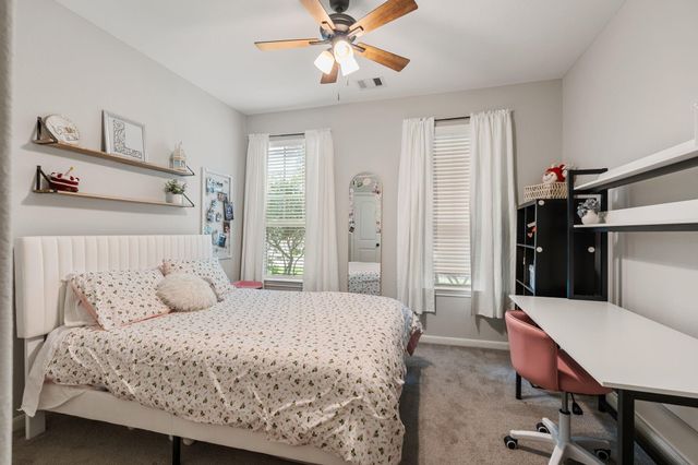 35 Nagshead Place, Spring, TX 77389