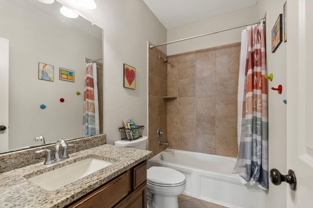 35 Nagshead Place, Spring, TX 77389