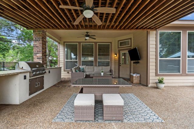 35 Nagshead Place, Spring, TX 77389