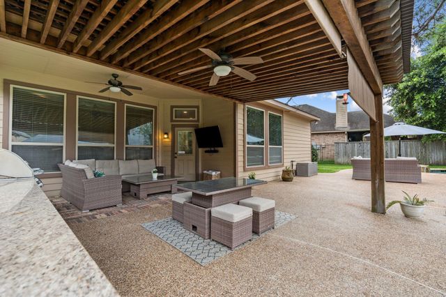 35 Nagshead Place, Spring, TX 77389