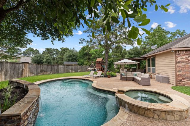 35 Nagshead Place, Spring, TX 77389