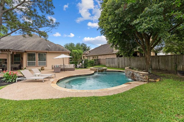 35 Nagshead Place, Spring, TX 77389