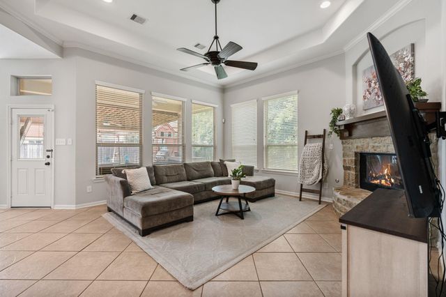 35 Nagshead Place, Spring, TX 77389