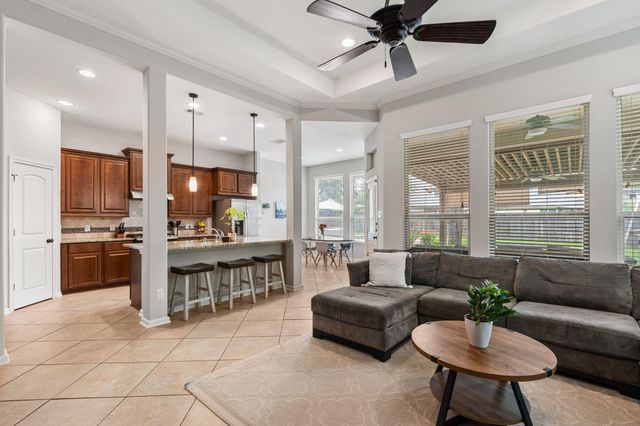 35 Nagshead Place, Spring, TX 77389