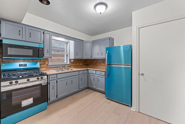 14231 S State Street, Riverdale, IL 60827