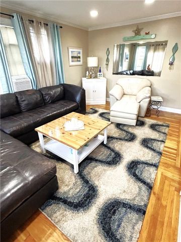 20 Dickinson Avenue, North Providence, RI 02904