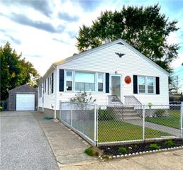 20 Dickinson Avenue, North Providence, RI 02904