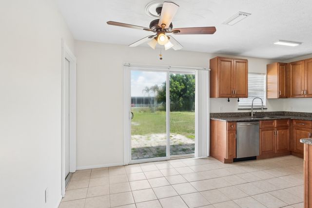 825 SW Canary Terrace, Port St. Lucie, Port St Lucie, FL 34953
