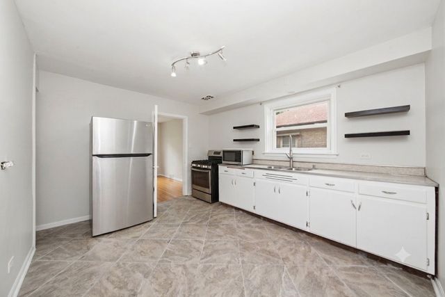 11659 S Maplewood Avenue, Chicago, IL 60655