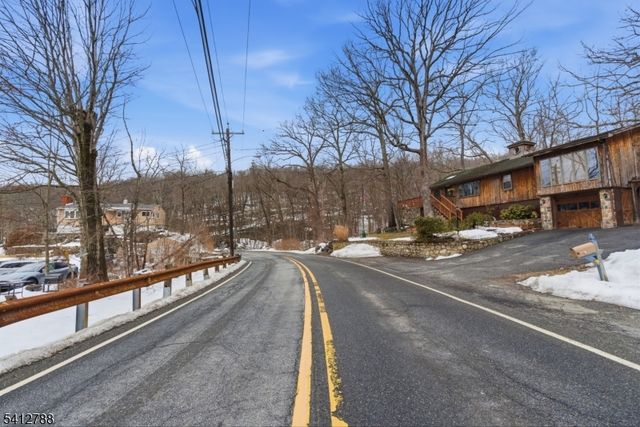 543 Lakeside Ave, Hopatcong Boro, NJ 07821