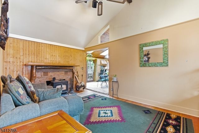 543 Lakeside Ave, Hopatcong Boro, NJ 07821