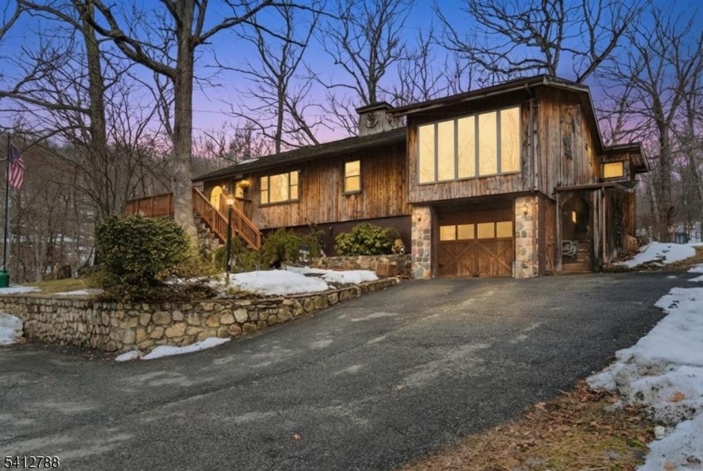 543 Lakeside Ave, Hopatcong Boro, NJ 07821