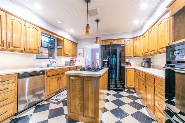 1501 Twin Lakes Drive, Rogers, AR 72756