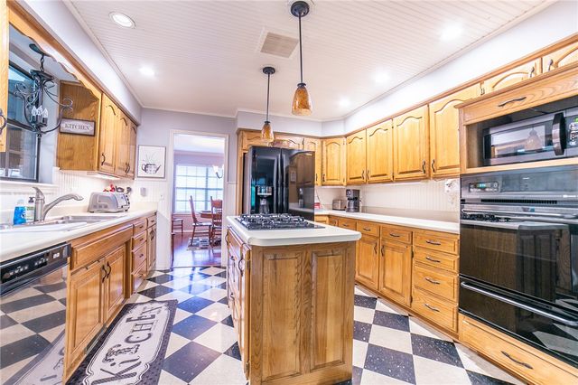 1501 Twin Lakes Drive, Rogers, AR 72756