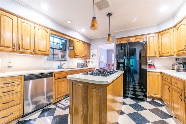 1501 Twin Lakes Drive, Rogers, AR 72756