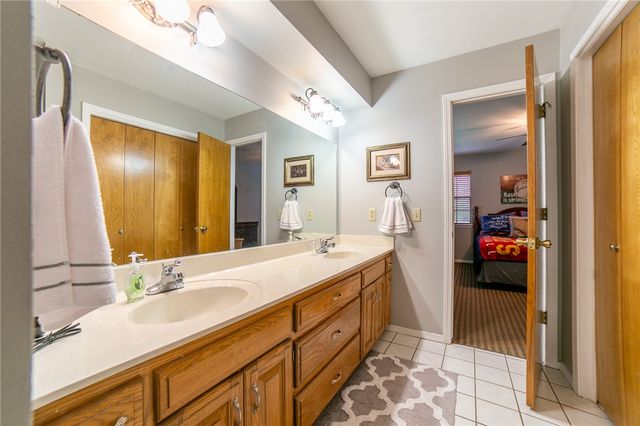 1501 Twin Lakes Drive, Rogers, AR 72756