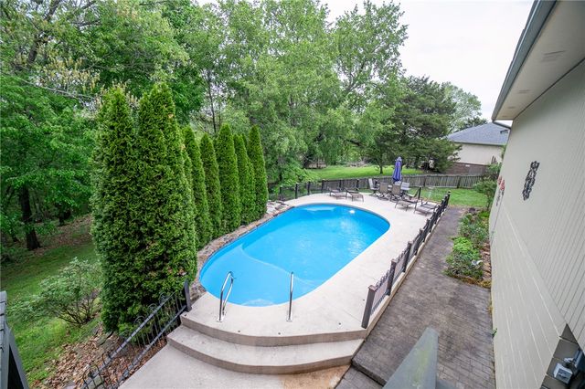 1501 Twin Lakes Drive, Rogers, AR 72756