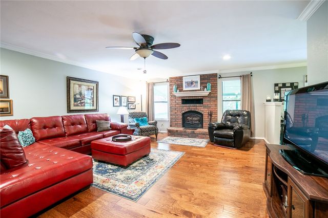 1501 Twin Lakes Drive, Rogers, AR 72756