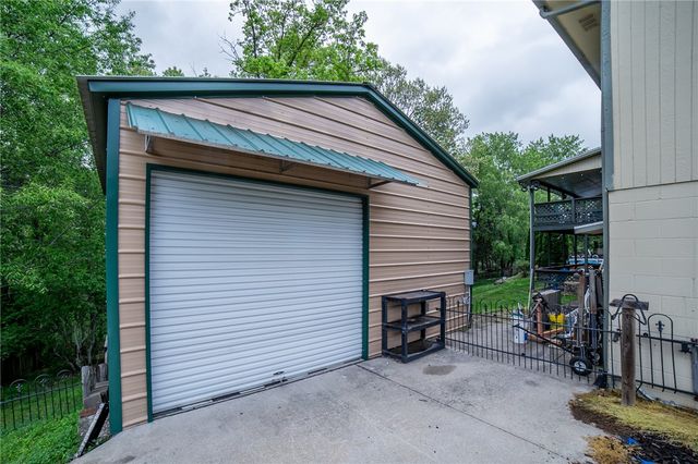 1501 Twin Lakes Drive, Rogers, AR 72756