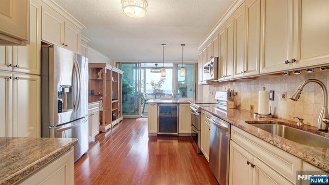 250 Gorge Road 28D, Cliffside Park, NJ 07010