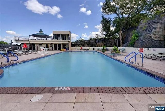 250 Gorge Road 28D, Cliffside Park, NJ 07010