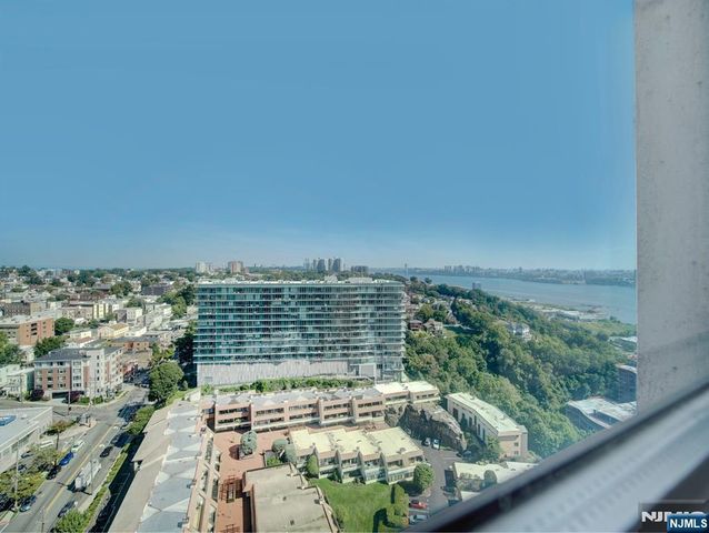 250 Gorge Road 28D, Cliffside Park, NJ 07010