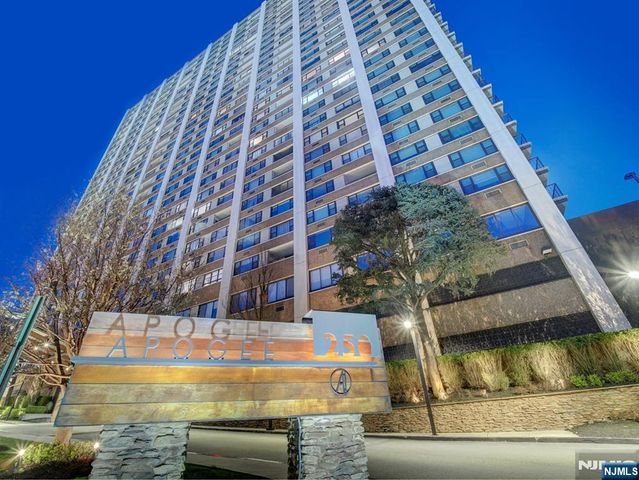 250 Gorge Road 28D, Cliffside Park, NJ 07010