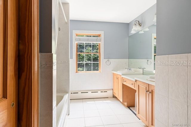12 Mondavi Lane, East Setauket, NY 11733