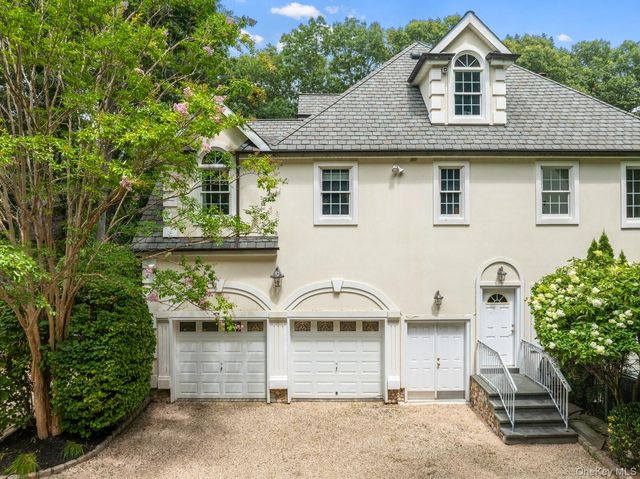 12 Mondavi Lane, East Setauket, NY 11733