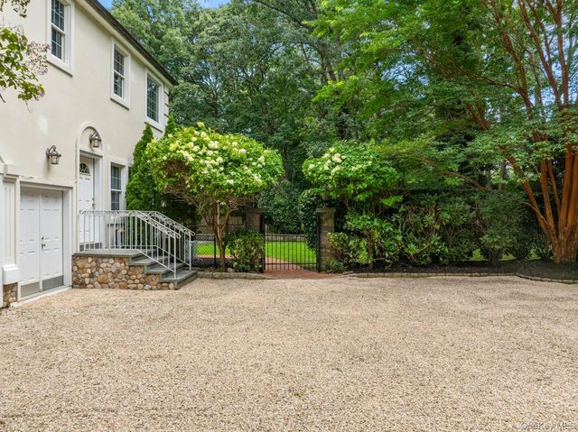 12 Mondavi Lane, East Setauket, NY 11733