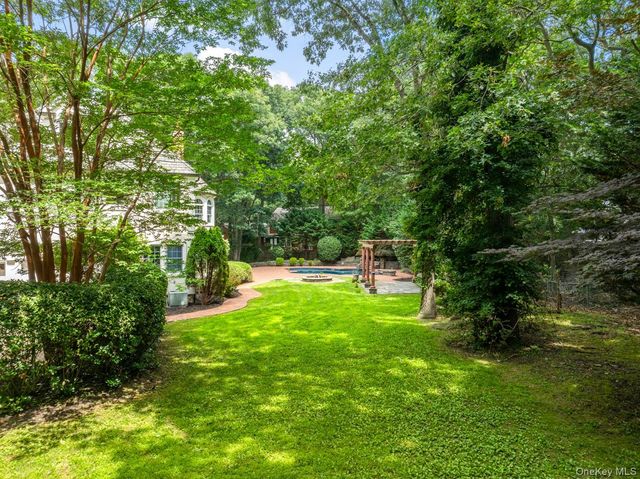 12 Mondavi Lane, East Setauket, NY 11733
