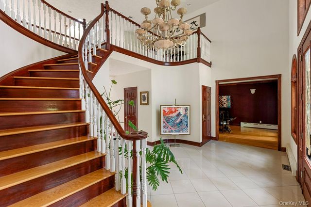 12 Mondavi Lane, East Setauket, NY 11733