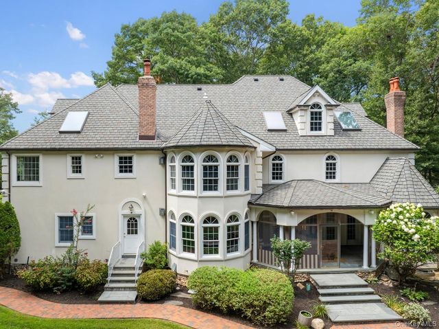 12 Mondavi Lane, East Setauket, NY 11733