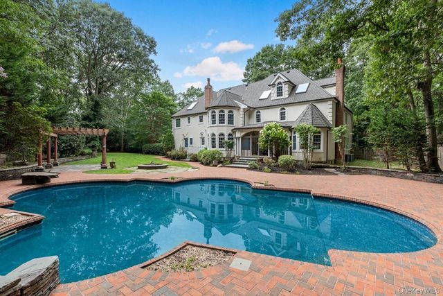 12 Mondavi Lane, East Setauket, NY 11733