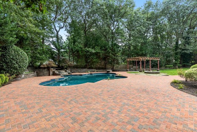 12 Mondavi Lane, East Setauket, NY 11733