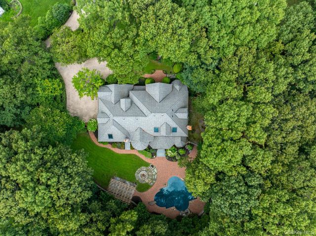 12 Mondavi Lane, East Setauket, NY 11733