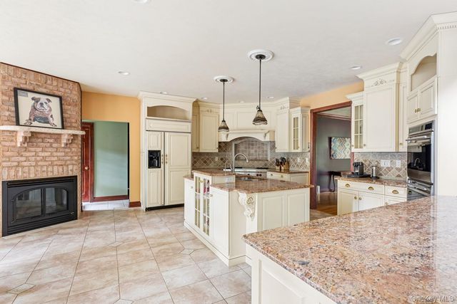 12 Mondavi Lane, East Setauket, NY 11733