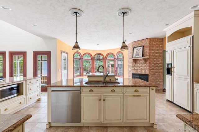 12 Mondavi Lane, East Setauket, NY 11733