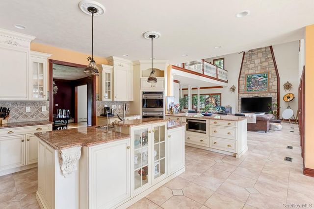 12 Mondavi Lane, East Setauket, NY 11733
