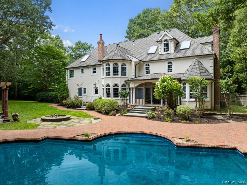 12 Mondavi Lane, East Setauket, NY 11733