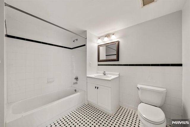 100 Old Palisade Road 914, Fort Lee, NJ 07024