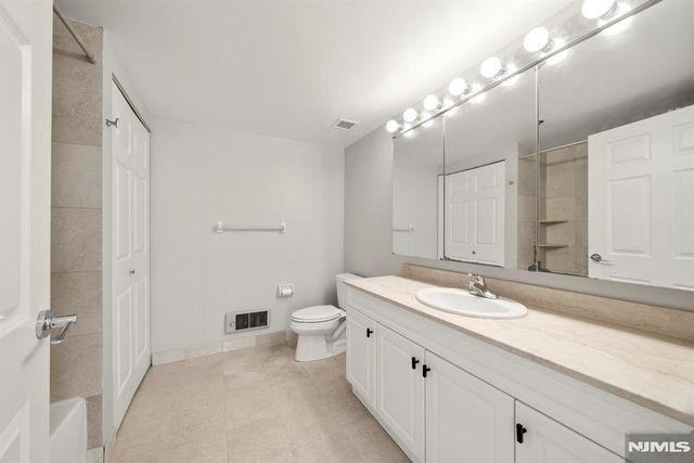 100 Old Palisade Road 914, Fort Lee, NJ 07024