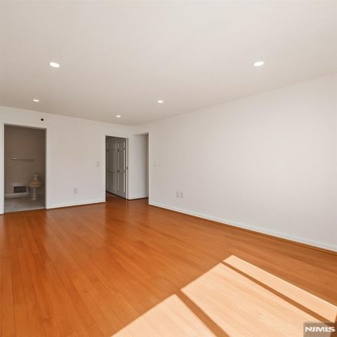 100 Old Palisade Road 914, Fort Lee, NJ 07024