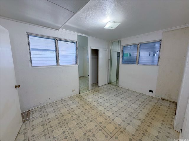 2223 Kalihi Street, Honolulu, HI 96819